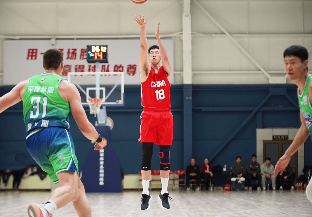 中国男篮血洗快船，锡安爆发神勇