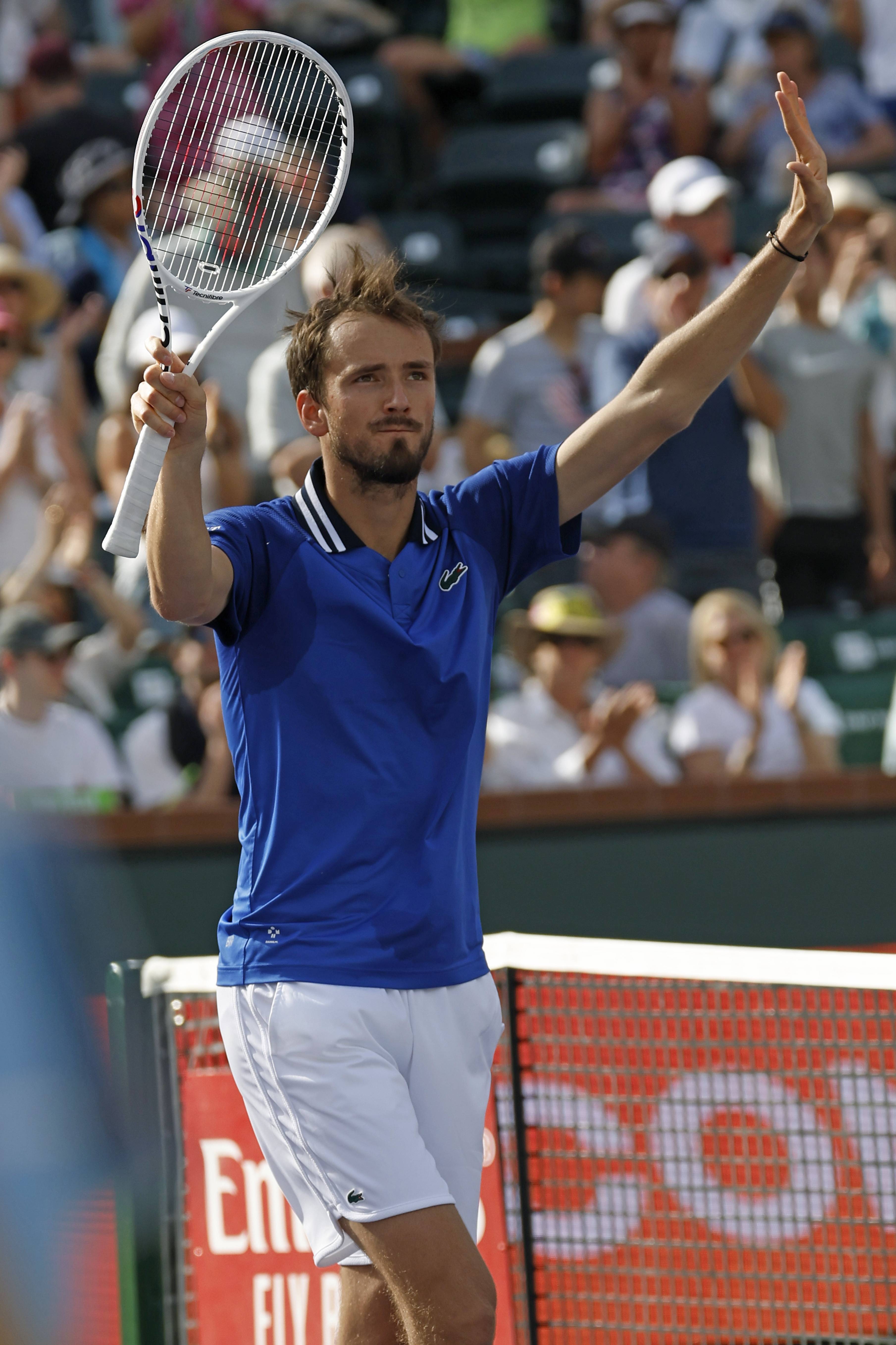 开云体育官网-意大利网球队轻取日本网球队，梅德韦杰夫完成帽子戏法