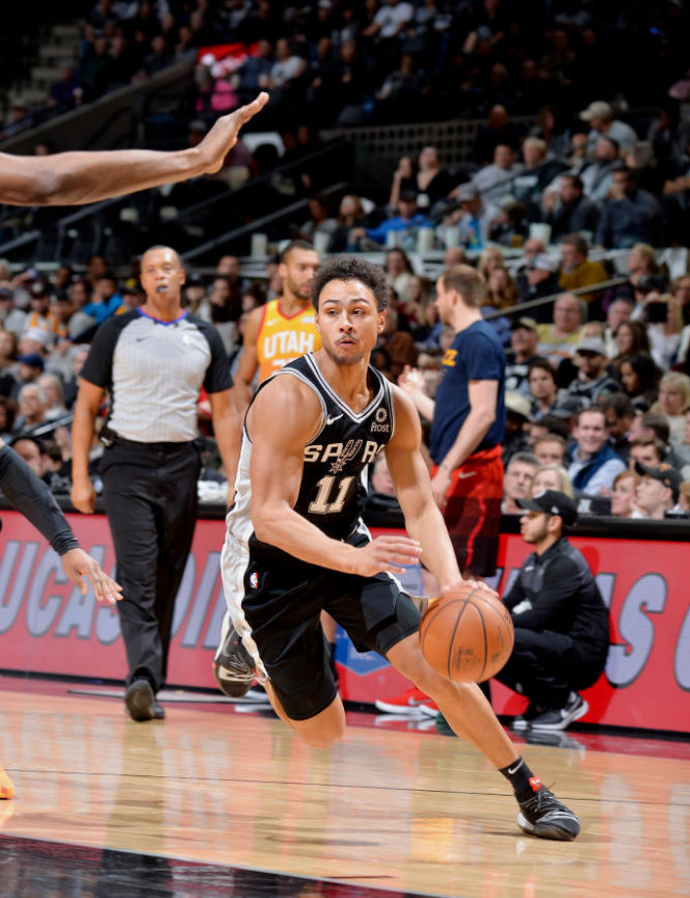 开云APP-关于爵士力克马刺，巴恩斯完成帽子戏法的信息