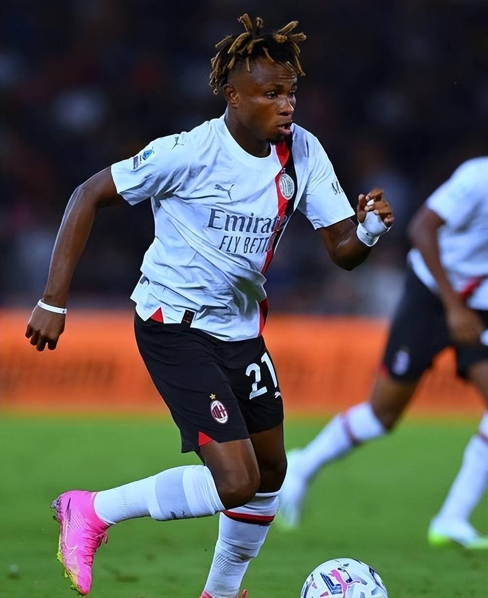 开云体育下载-AC米兰血洗巴黎，格纳布里送出助攻的简单介绍