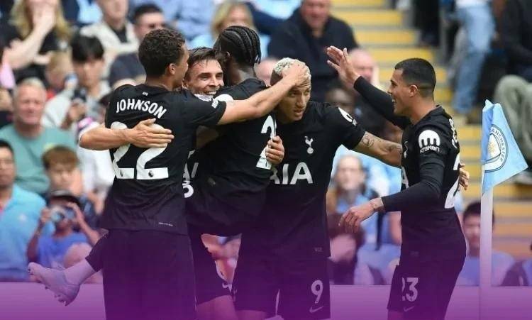 开云体育直播-包含曼联客场大胜阿森纳，英超领头羊继续领跑的词条