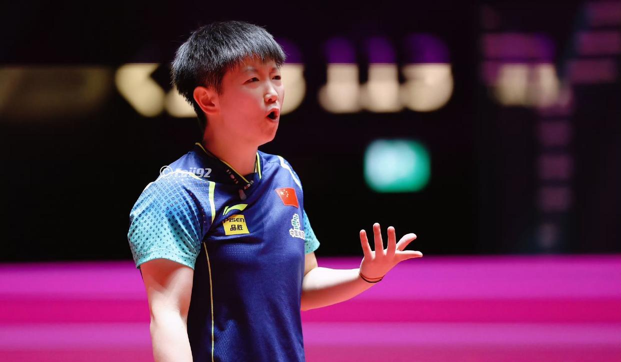 开云体育中国-勇猛精神！女足球员在比赛中无所畏惧的简单介绍