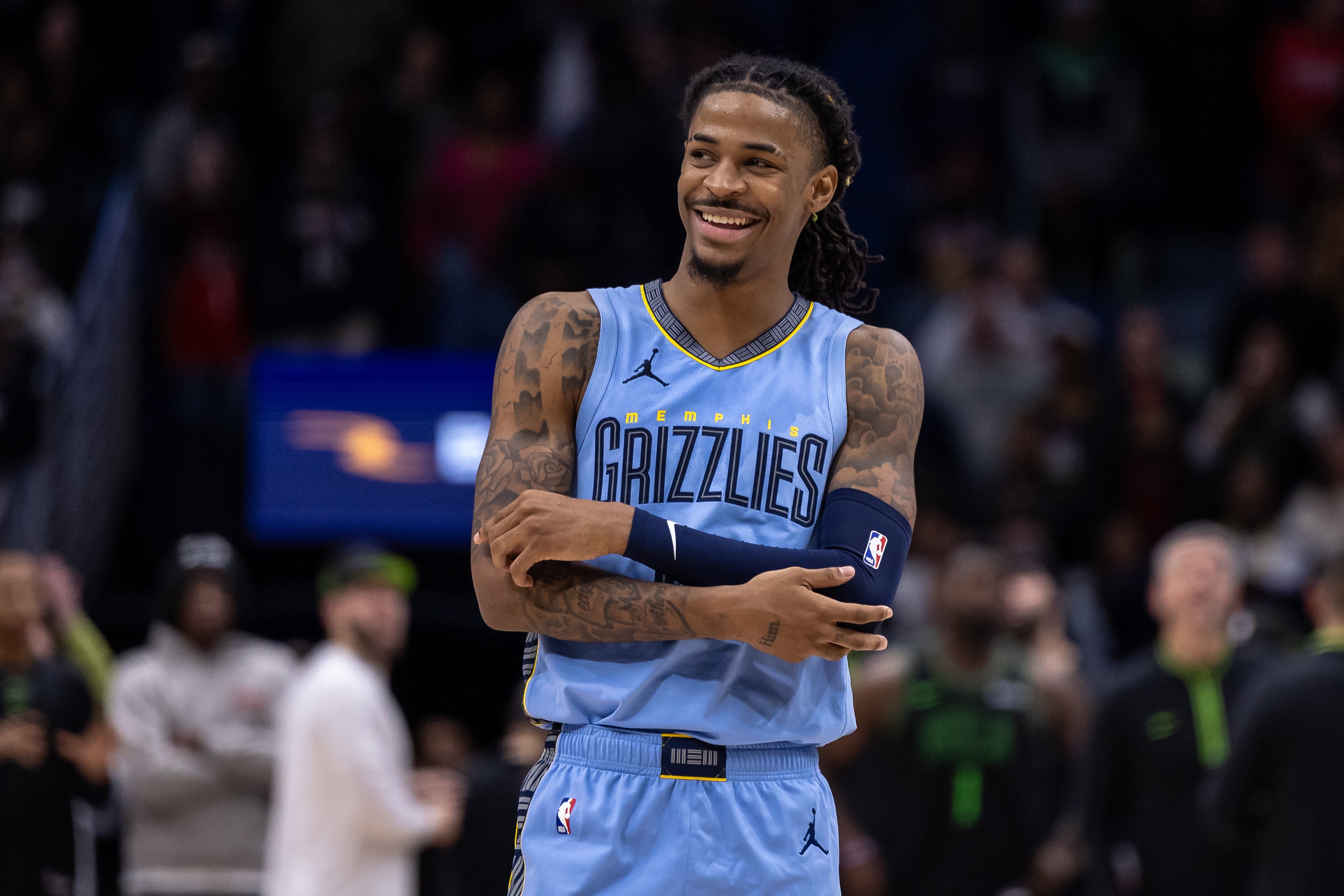 灰熊惊险逆转黄蜂，莫兰特高效得分