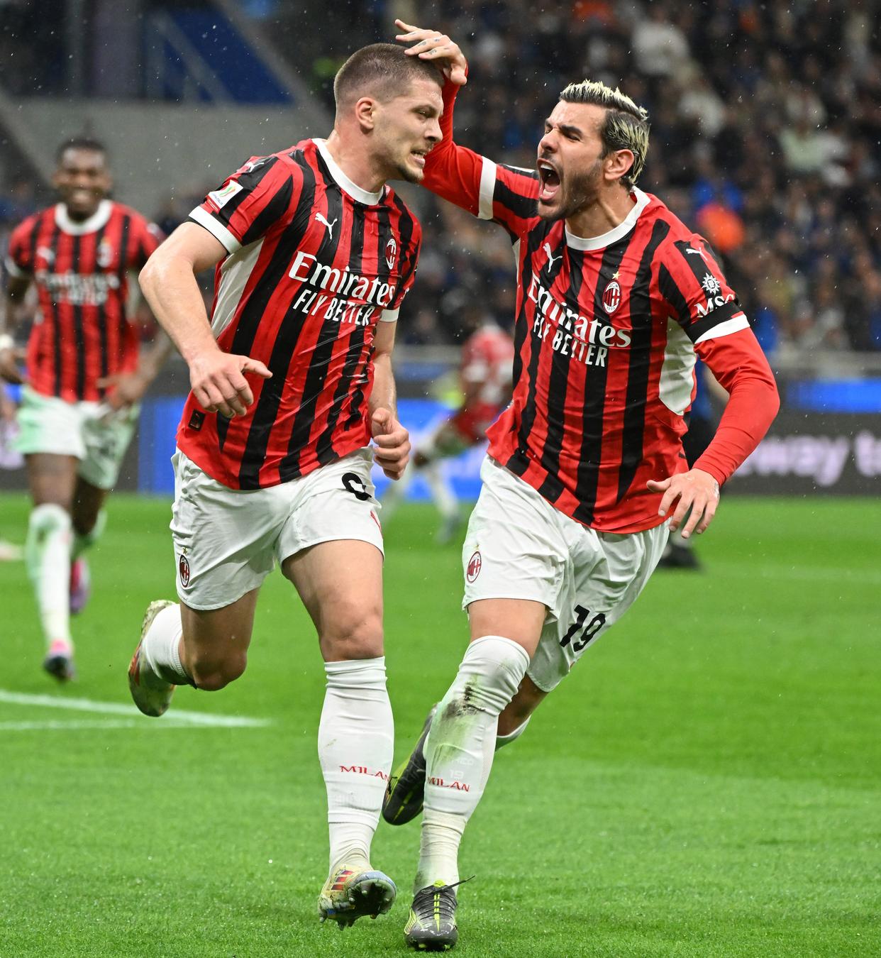 意大利足球联赛冠军争夺激烈，球员士气高昂的简单介绍