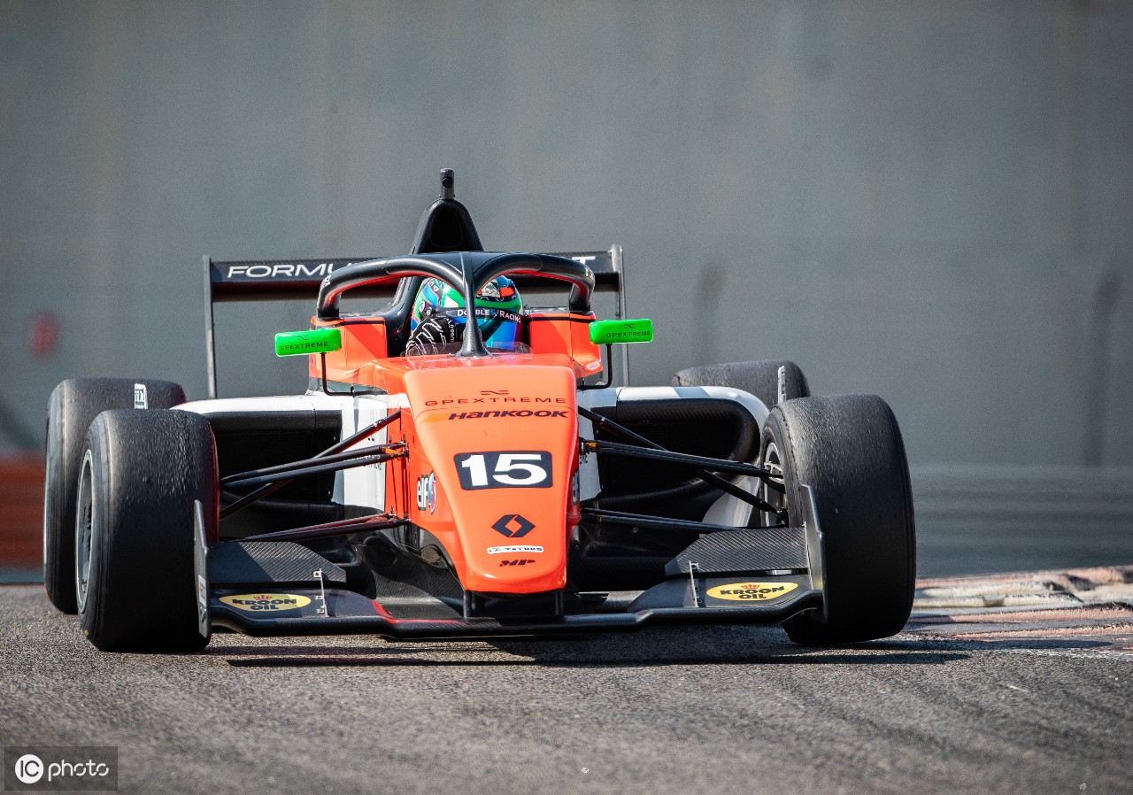 开云体育中国-雷诺车队横扫红牛二队,塞恩斯带队取胜的简单介绍