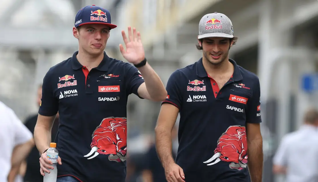 雷诺车队横扫红牛二队,塞恩斯带队取胜的简单介绍 雷诺车队横扫红牛二队,塞恩斯带队取胜的简单介绍