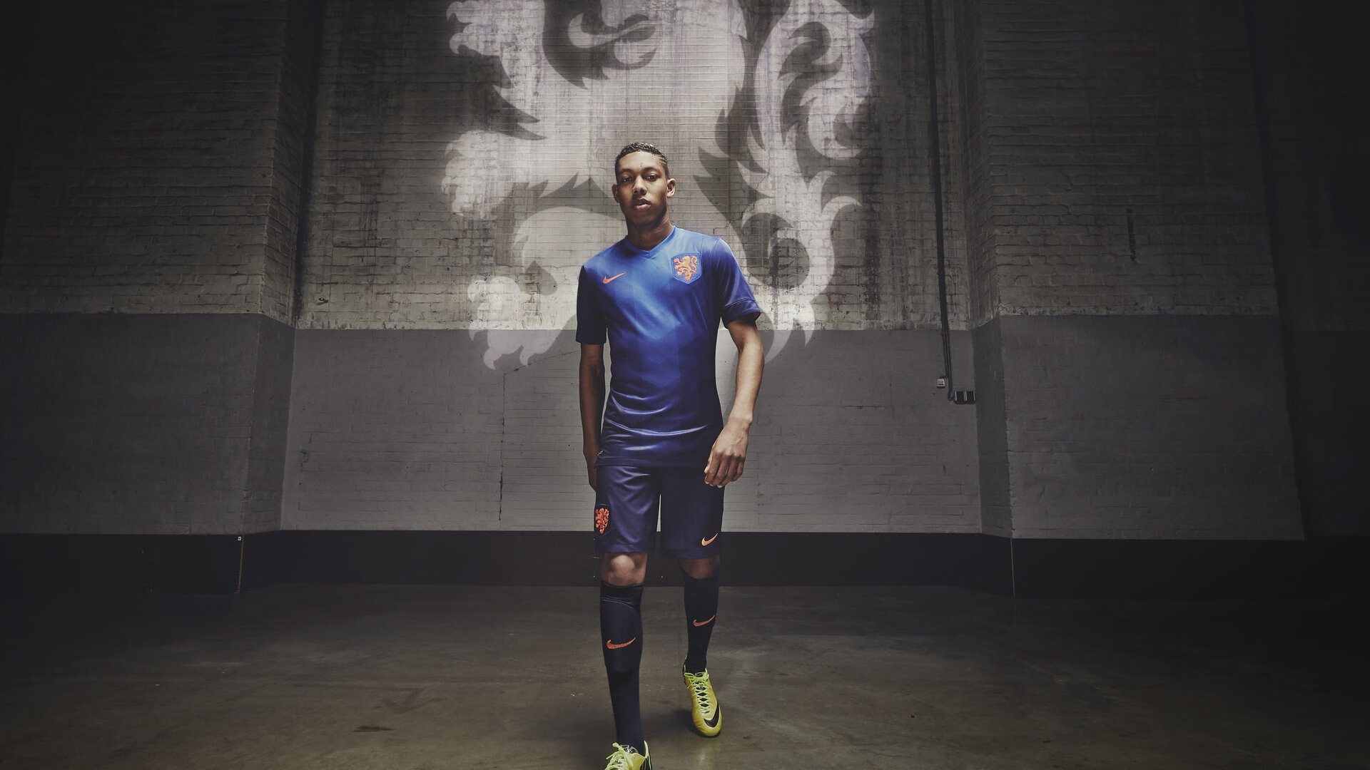 开云体育官网-特奥·埃尔南德斯，左翼风暴席卷斯坦福桥，尼斯战术奇兵完美压制切尔西