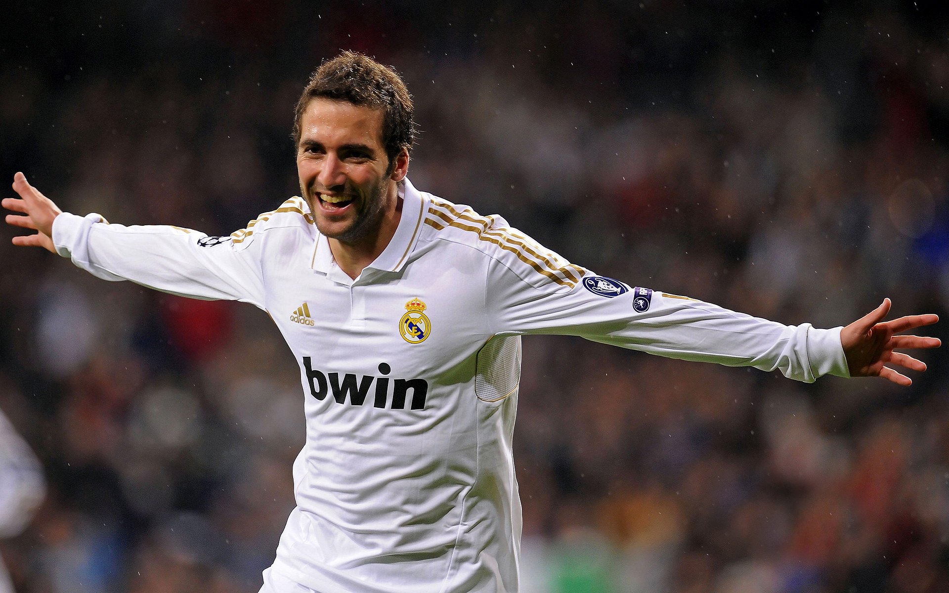 马拉卡纳的叹息与戈麦斯的笔尖，当巴西险胜那不勒斯，一个纪录在足球的褶皱里诞生